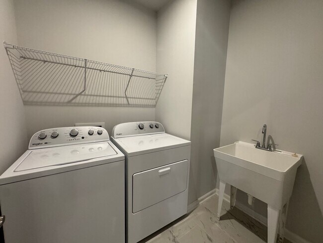 Building Photo - Spacious 1.5-Story 4BR Home with Bonus Room in Active 55+ Community