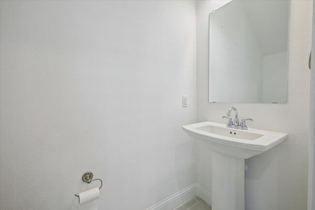 Building Photo - 4261 Shavano Dr
