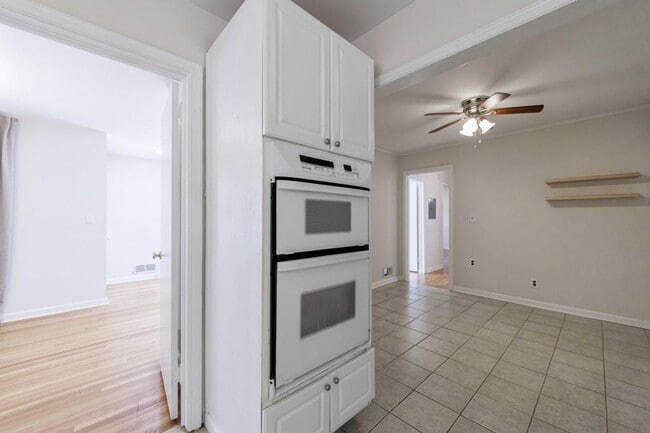 Building Photo - 1238 Lindenwood Ln NE