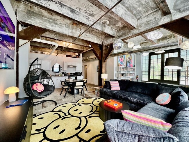 Building Photo - Swanky, Funky, Groovy, loft space Cincinnati, Ohio