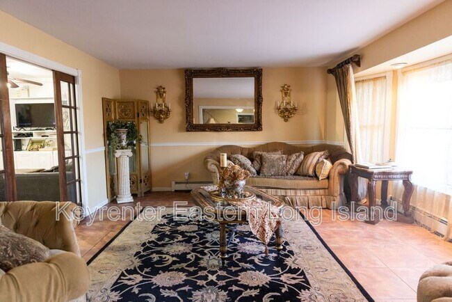 Building Photo - 30 Dumond Pl