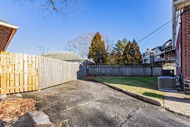 Building Photo - 2607 N Franklin St