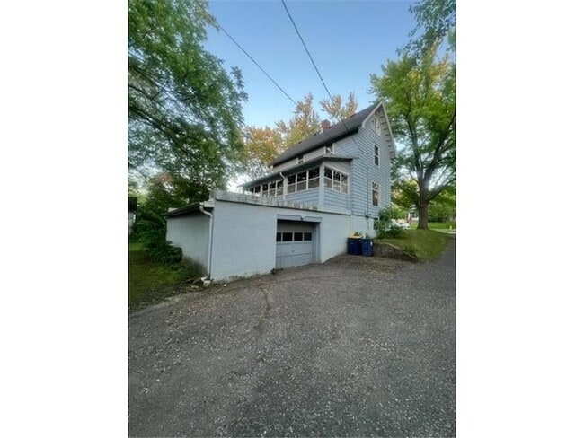 Building Photo - 416 1st St SW