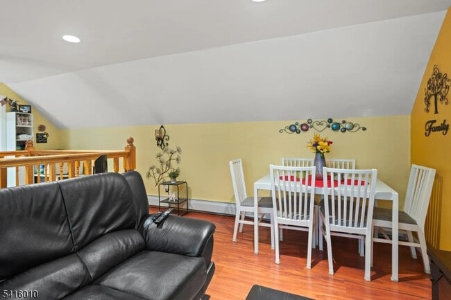 Building Photo - 356 Sherman St