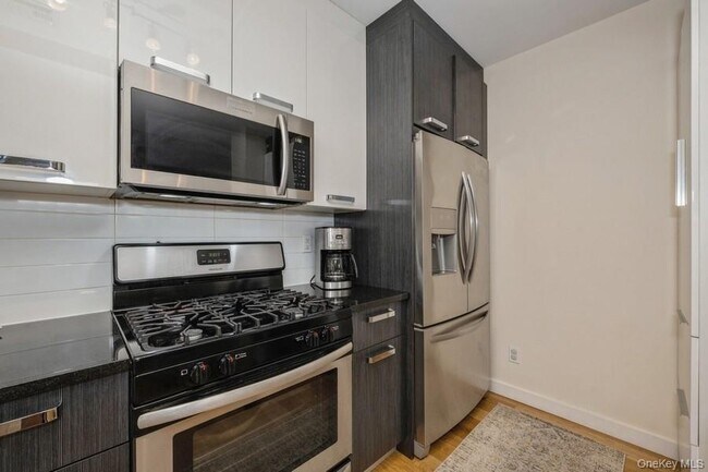 Building Photo - 1251 E 19th St