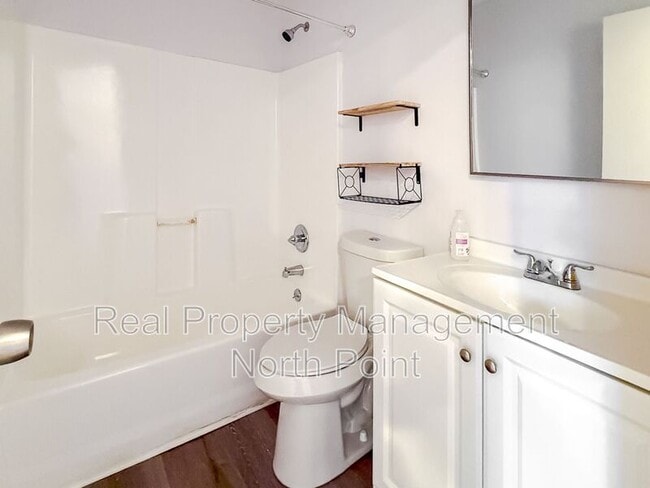 Building Photo - 515 Lynch Ave NW