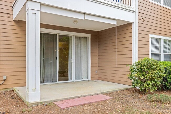 Building Photo - 2801 Chancellorsville Dr