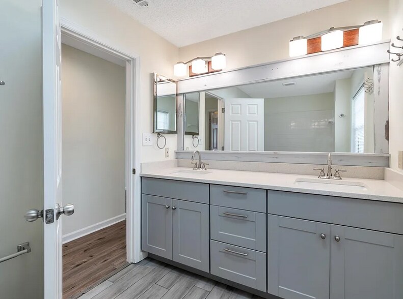 Building Photo - 1254 Watercrest Cir