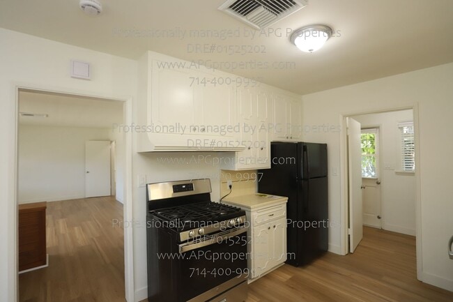 Building Photo - 919 W Wilshire Ave