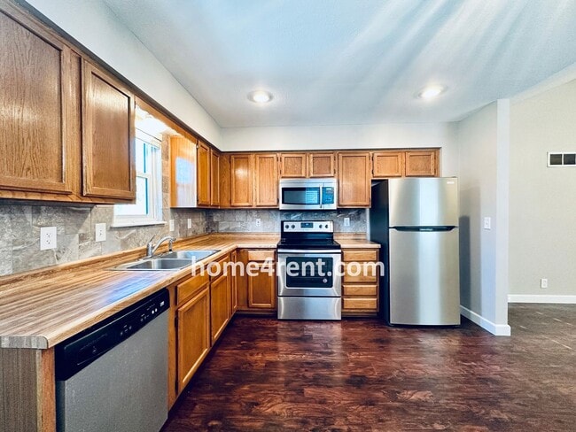 Building Photo - Updated Kitchen, Composite Deck and Refrig...