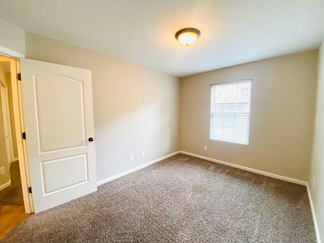Building Photo - 1728 Thistlewood Dr