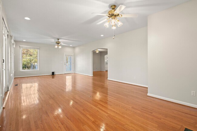 Building Photo - 119 W Chippendale Dr