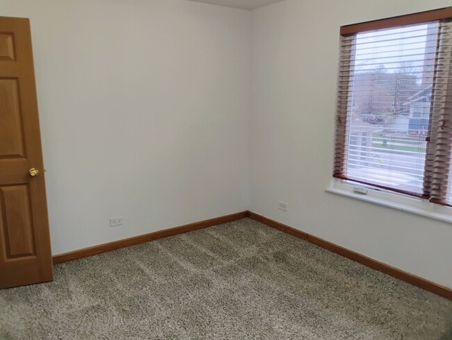 Building Photo - 397 Alles St