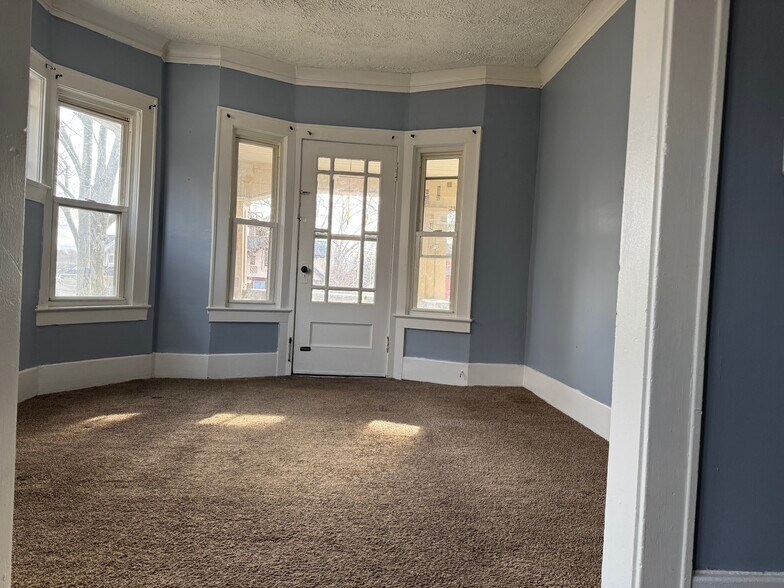 Building Photo - 386 Ridgeway Ave