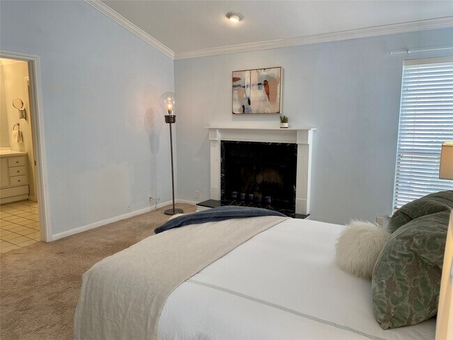 Building Photo - 2478 Bering Dr