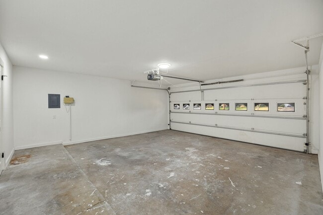 Building Photo - Completely Remodeled Four Bedroom