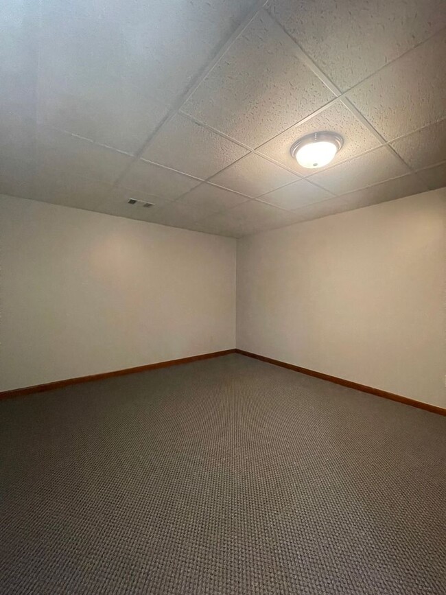 Building Photo - Two Bedroom 55+ Condo in Kalamazoo