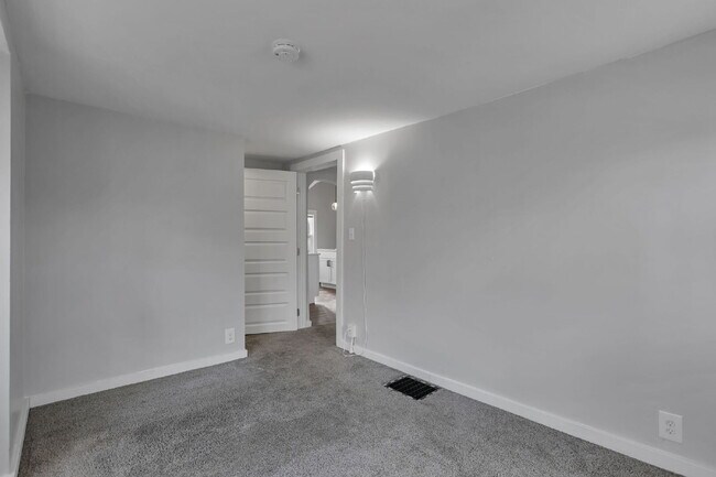 Building Photo - Elegant College Avenue Residence in a Prime Columbus Location