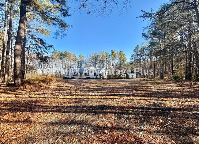 Building Photo - Spacious home with fiber internet close to Charlotte Court House