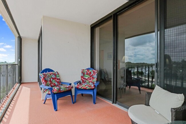 Building Photo - 225 S Beach Rd