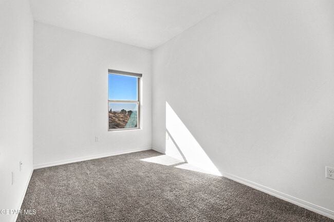 Building Photo - 6315 Escondido Dr