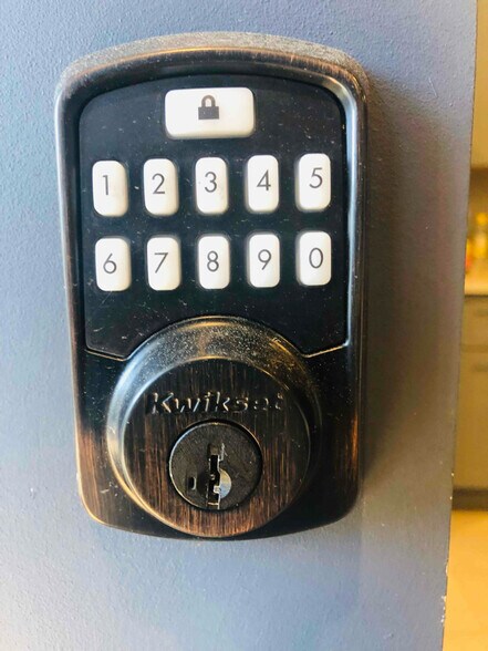 Building Photo - 2241 Village Ct