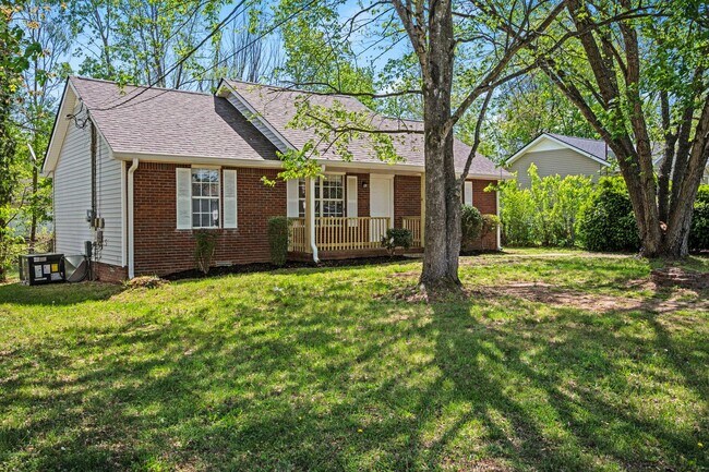 Building Photo - Beautifully Renovated Home!