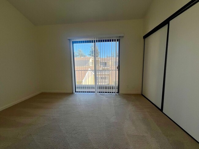 Building Photo - Stunning, spacious and large Milpitas cond...