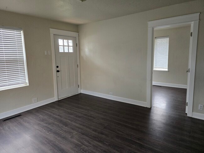 Building Photo - 1003 E Harrison Ave