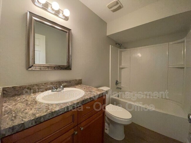 Building Photo - 3650 NE 41st St