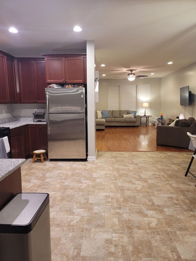 Building Photo - 3 bedroom 2 1/2 bath Townhouse in Bayberry