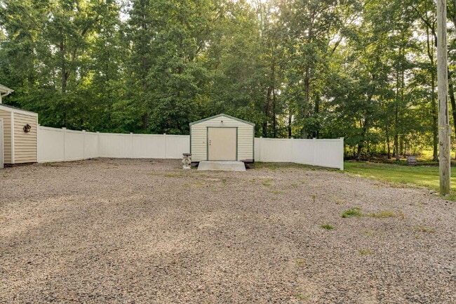 Building Photo - 3-Bedroom Ranch on 1 Acre in Oxford