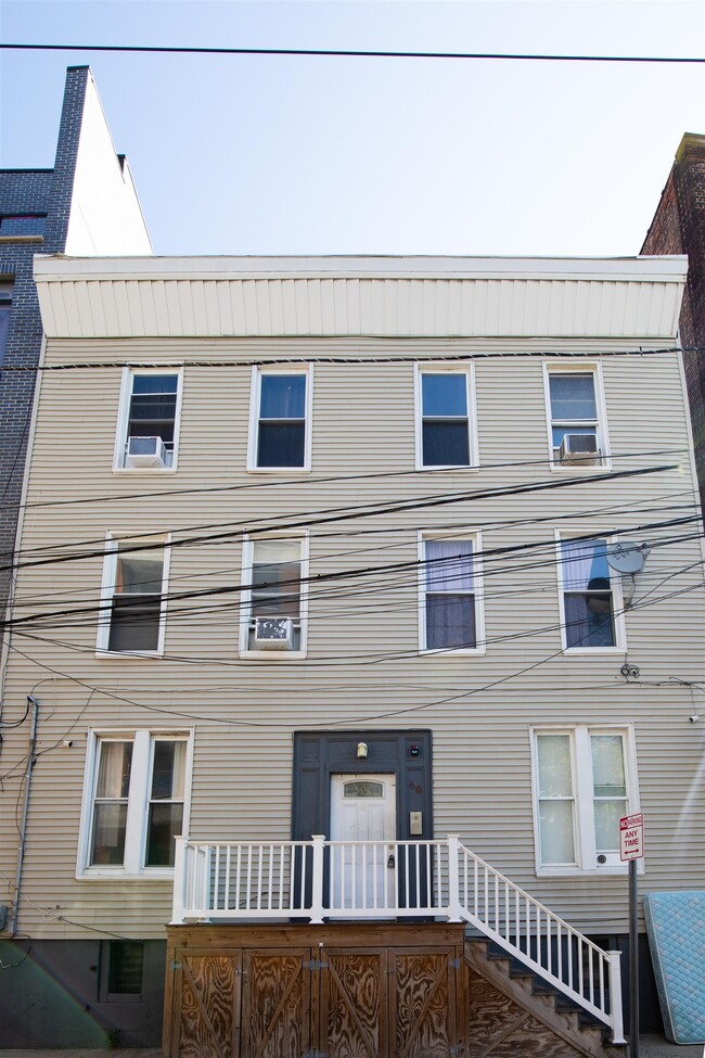 Building Photo - 60 Newkirk St