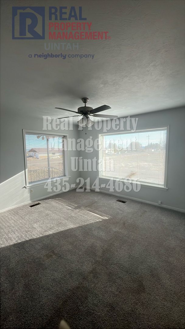 Building Photo - RENT & DEPOSIT HAS BEEN REDUECED!! Cute 6 ...