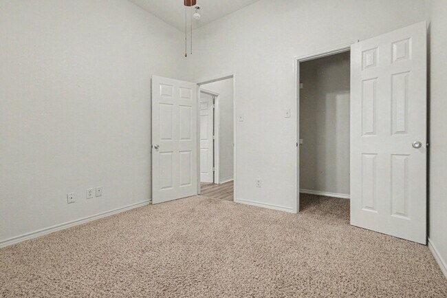 Building Photo - 1707 Briarhollow Dr