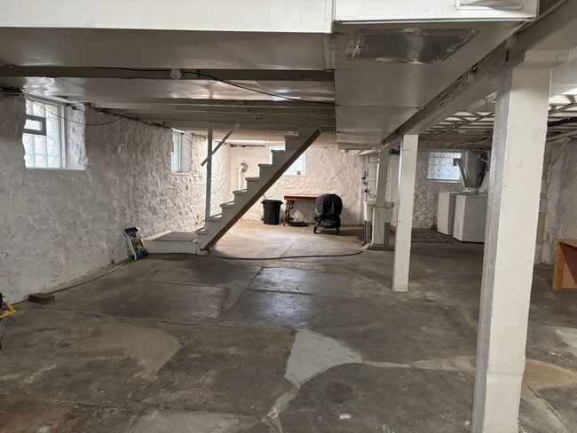 Building Photo - Completedly Remodeled 2+ Bedroom Home