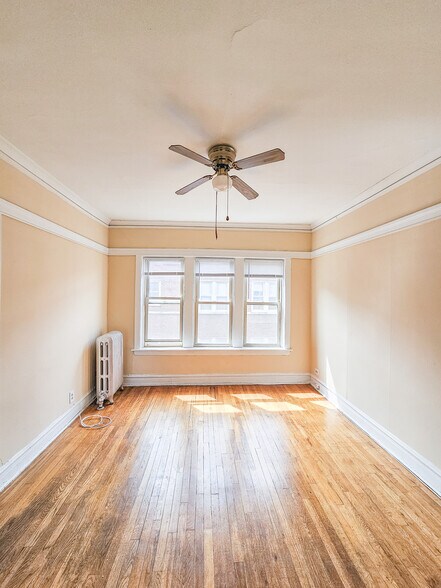 Building Photo - 4452 N Damen Ave