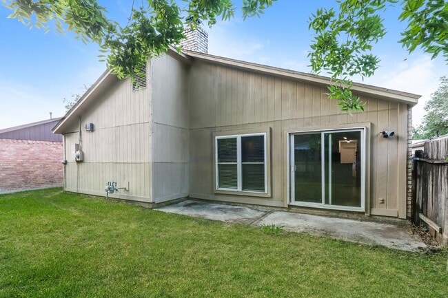 Building Photo - 1308 Wilson Dr