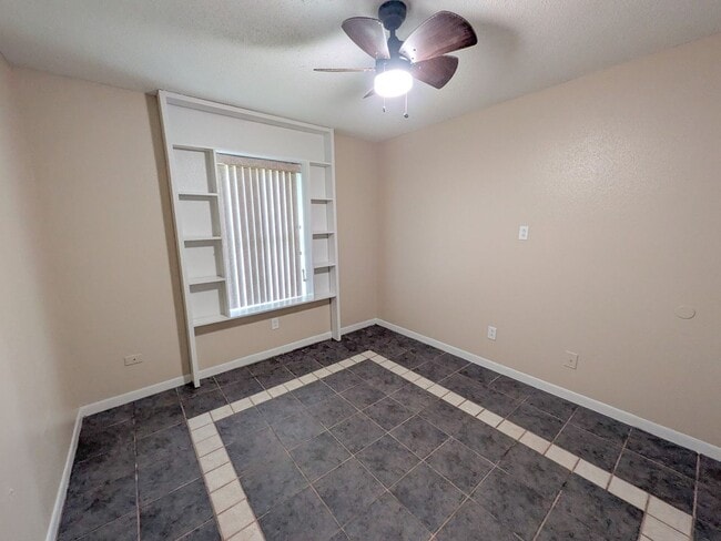 Building Photo - 6255 Bedford Dr