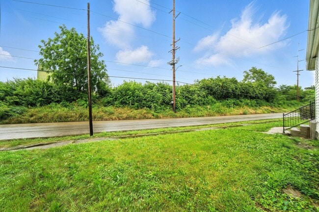 Building Photo - Newly Renovated, Large Home in Dayton!!