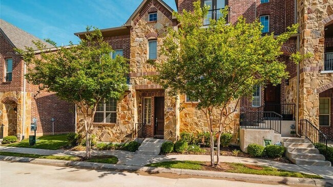 Building Photo - 2745 Troutt Dr