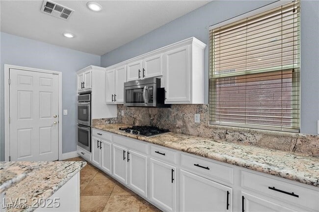 Building Photo - 10281 Wolves Den Ln