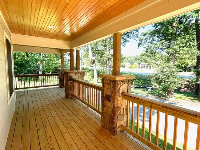 Building Photo - East AVL - 2022 Craftsman Custom Build