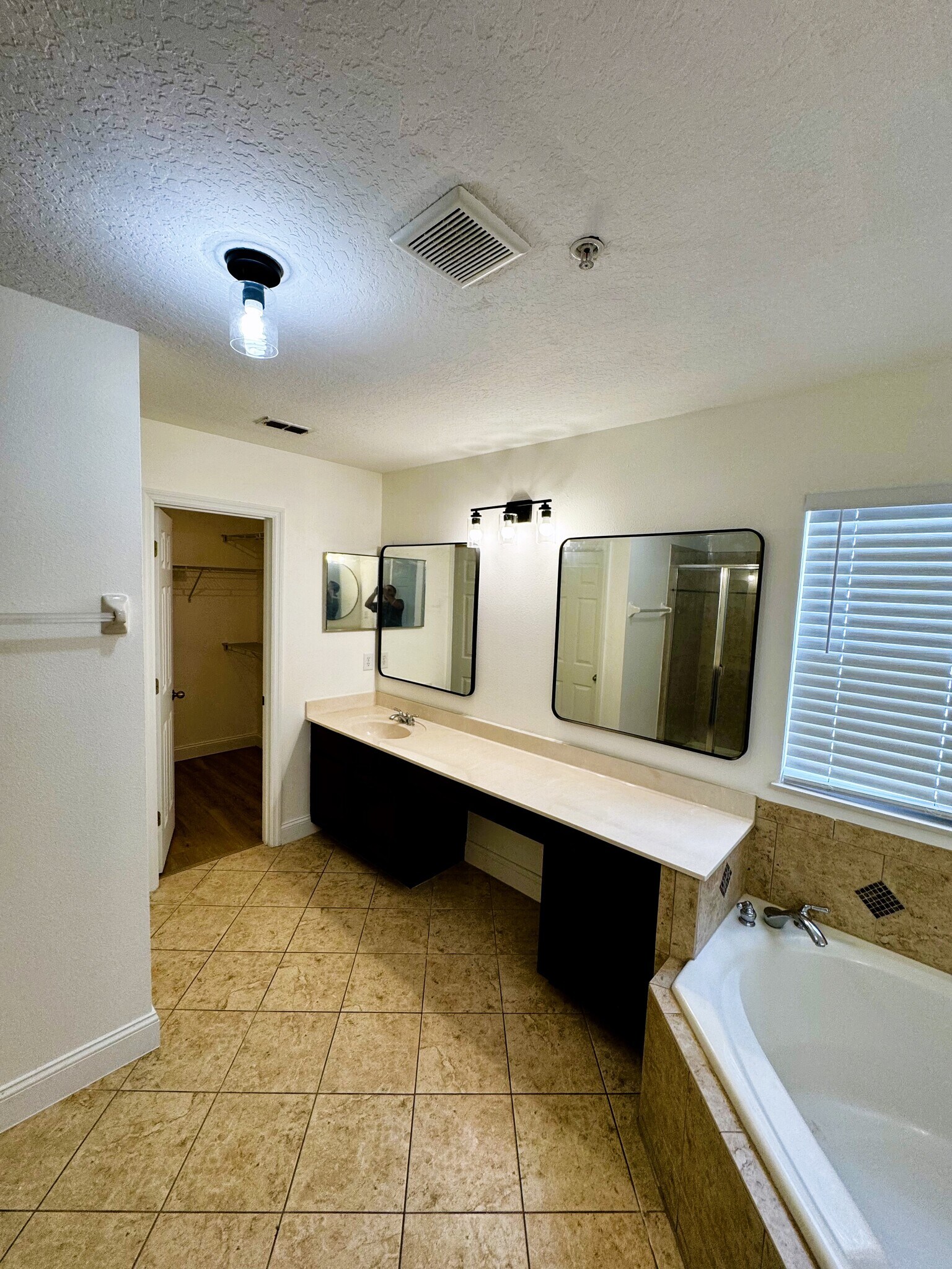 Master Bath - 1542 Almond Avenue