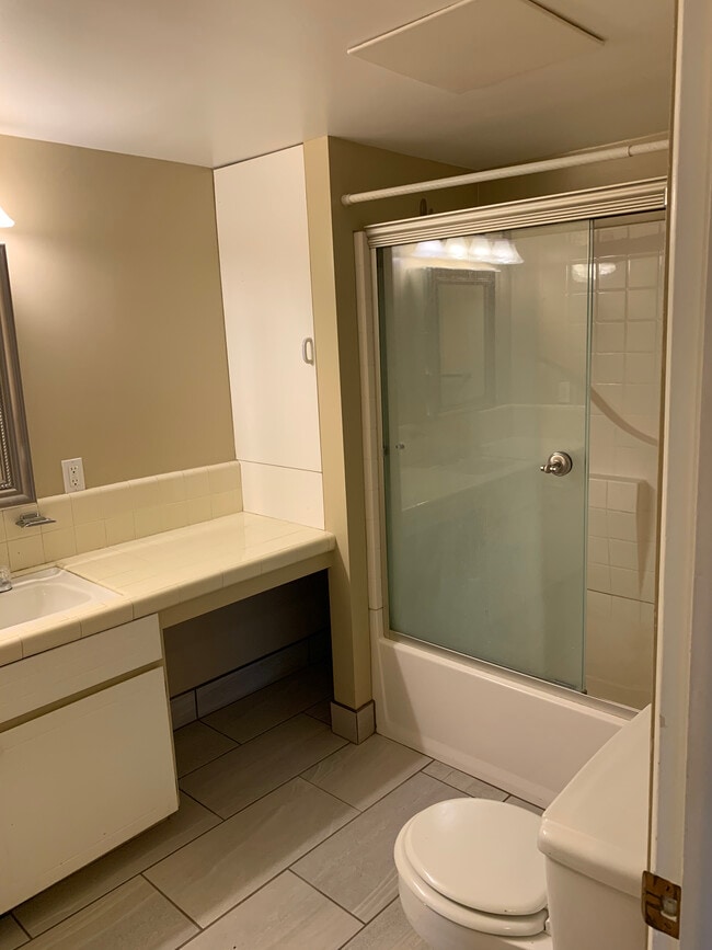 Bathroom - 2220 E Murray Holladay Rd