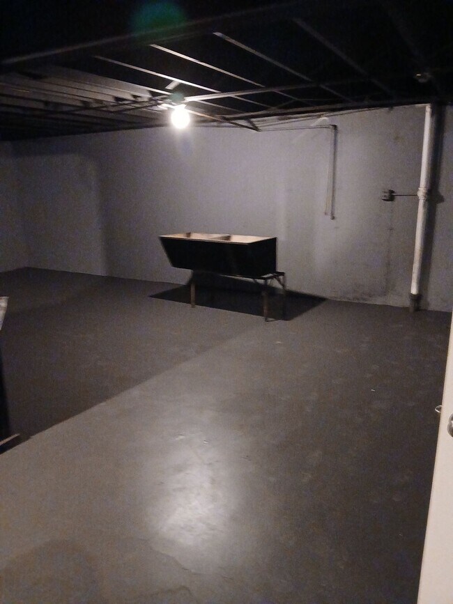 Building Photo - 1017 Irving Ave