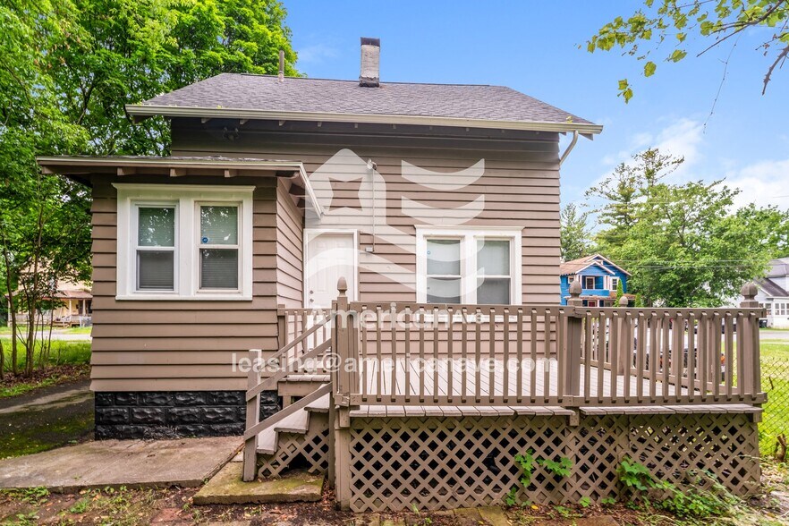 Building Photo - 216 Marguerite Ave