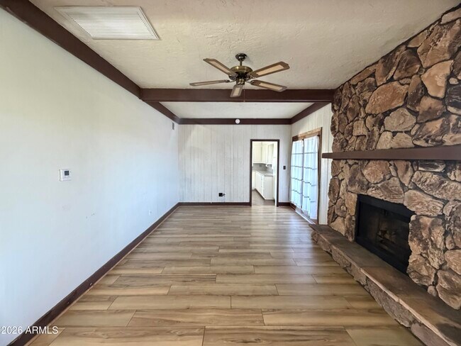 Building Photo - 1328 E Maddock Rd