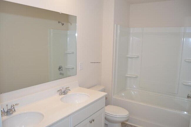 Building Photo - Available Now! Move in Ready!