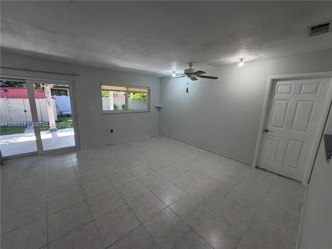 Building Photo - 3613 SW 112th Pl